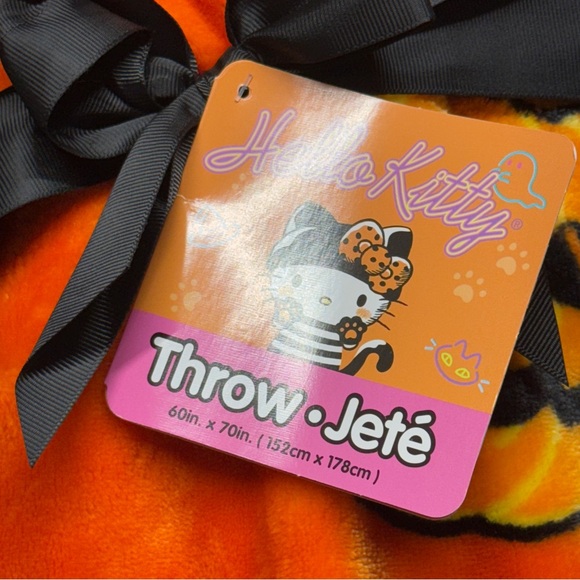 Sanrio Hello Kitty Halloween Trick Or Treat 60 Inch Throw Blanket NWT - Picture 2 of 4